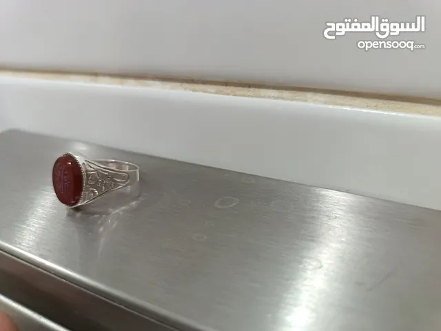 خاتم ذهب ابيض مخلوط الألماس مرصع حجر كريم من المرجان النادر