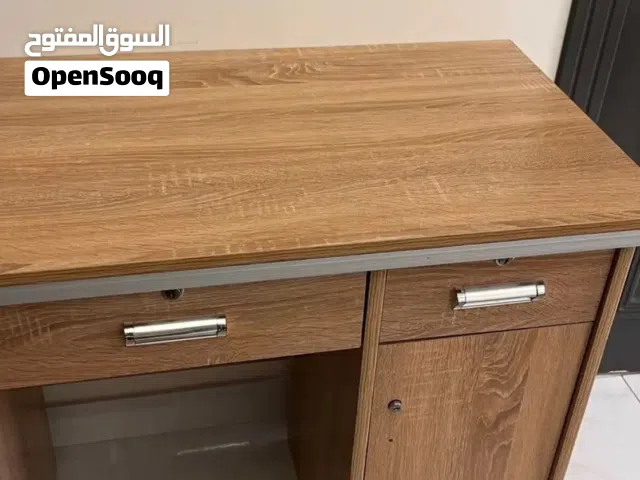 مكتب خشبي بيج