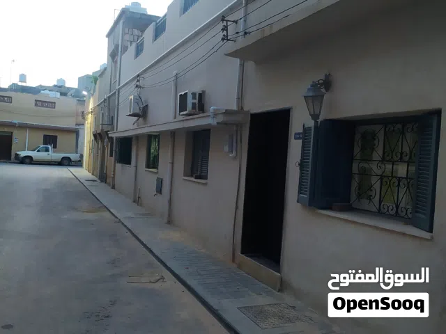 منزل كبير ونظيف فى منطقة الكيزة  قريب من مصحة السندات