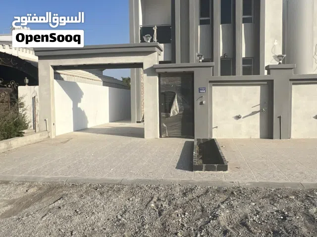 فيلا كبيرة وجديدة المعبيلة الجنوبية على الخط الأول مقابل نفس عمان ومدينة السلطان هيثم