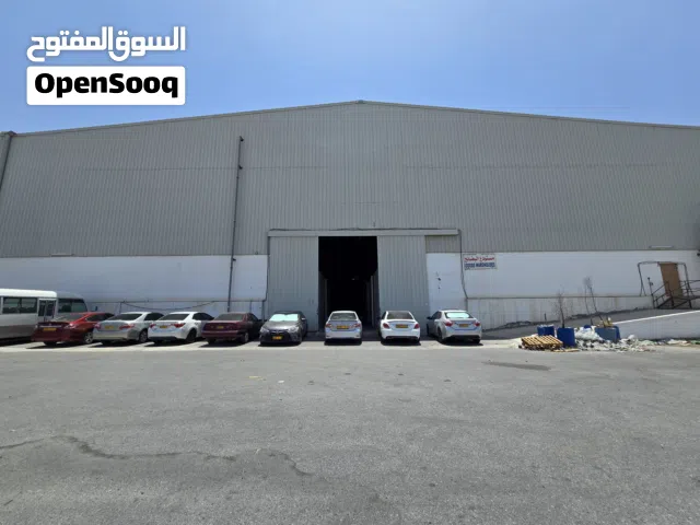 مخازن مساحات مفتوحه ومختلفه للايجار بالرميس تصلح لكافه الانشطه التجاريه  قريب الشارع العام ب500 متر