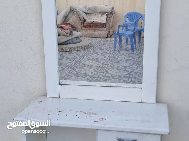 تسريحة مع مرآة وخزانة سفلية بسعر مميز 99 ريال فقط!