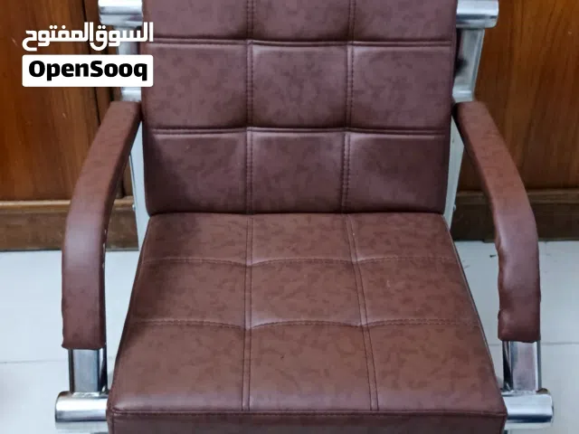 كراسي موديل فخم من الجلد و الحديد المقاوم للصدأ نوعية جيدة 4 قطع 2 صغار  1 جبير 1 وسط للبيع المستعجل