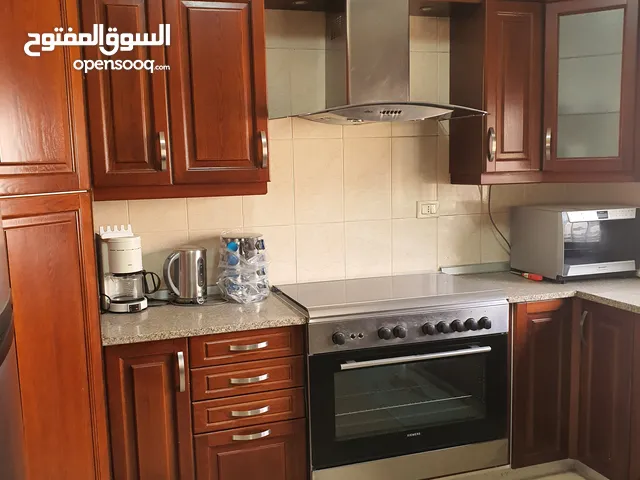 شقة 204م. مميزة للبيع في الدوار الرابع خلف رئاسة الوزراء من 3نوم