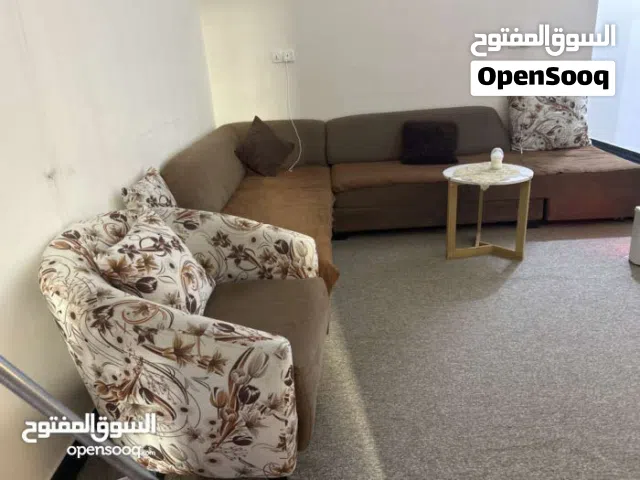 قنفات حرف L مع كرسي العنوان البصرة التنومه