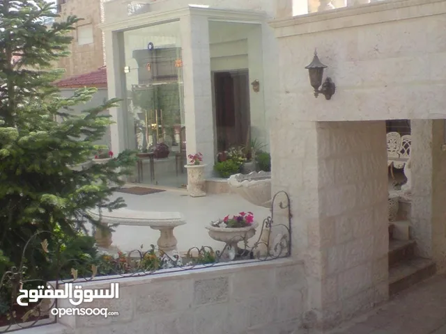 550 m2 5 Bedrooms Villa for Sale in Amman Um Uthaiena