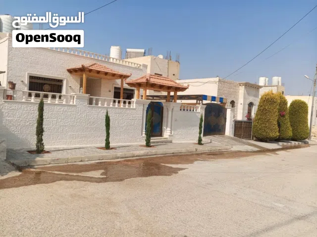 160 m2 5 Bedrooms Townhouse for Sale in Amman Sahab