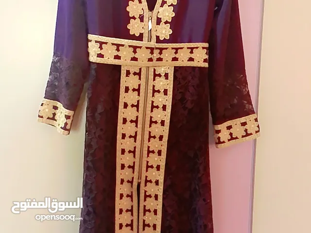 فساتين للبيع