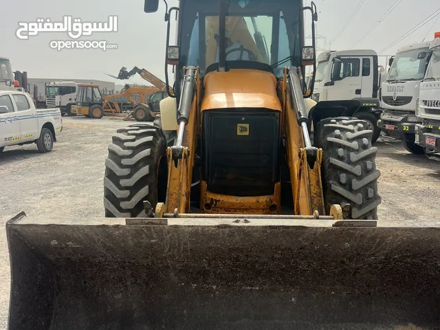 بيع سيارة من نوع جي سي بي 4cx موديل 2010