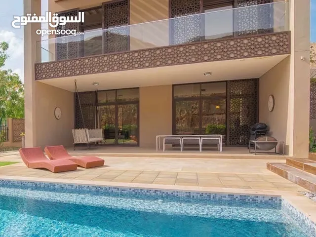 SPACIOUS AND STUNNING 4 BR + MAIDS ROOM VILLA IN MUSCAT BAY
