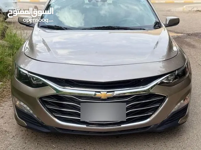 لون ذهبي ماليبو 2023ترقيم جديد مكينة 1500 تيربو تشغيل عن بع بصمة ابواب ،