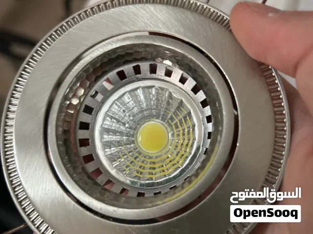 إضاءه مستعمله بحاله الوكاله نخب شوف الوصف رح يعجبك