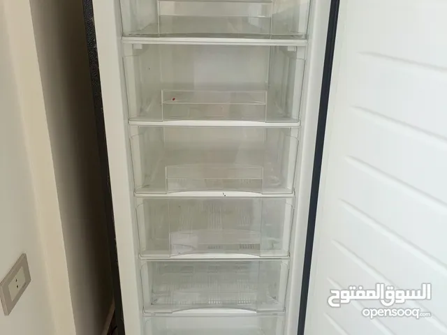 فريزر شبه جديد بحالة ممتازة