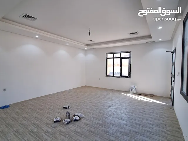 600 m2 More than 6 bedrooms Villa for Rent in Al Ahmadi Wafra residential