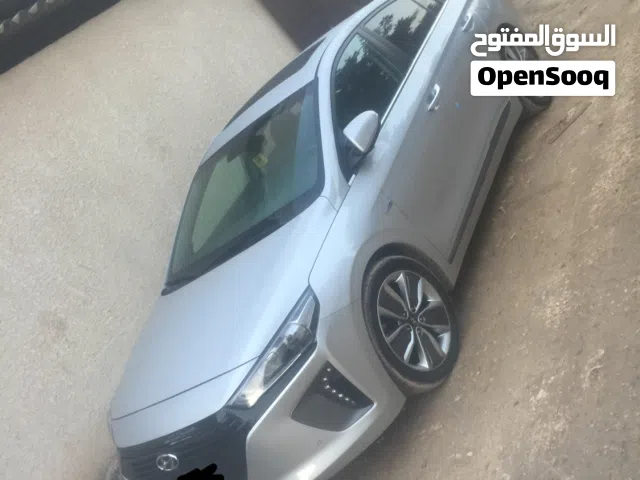2017 هيونداي ايونيك Standard