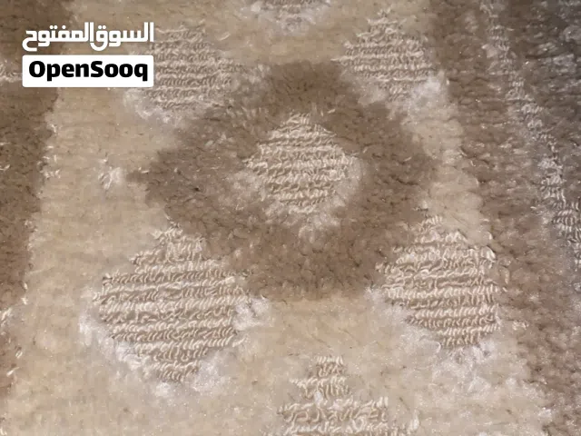 موكيت نضيف استعمل بسيط