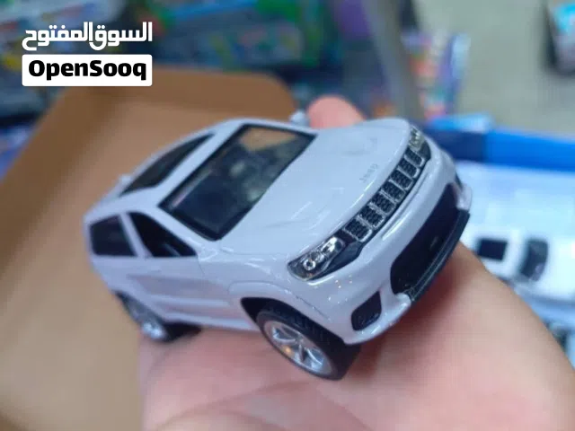 مجسمات سيارات حديد بالكامل والبيبان تنفنح اللايت يشتغل انارة وبيه اصوات تفاعليه