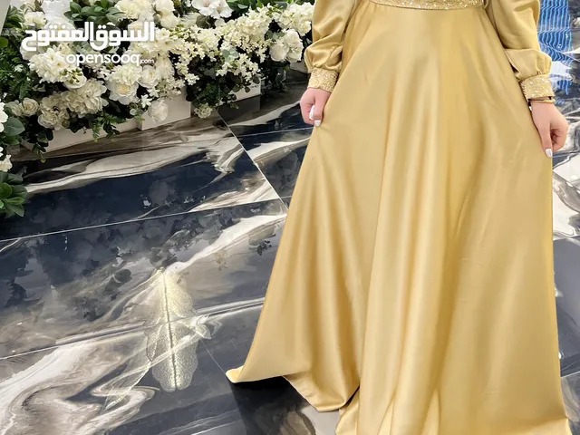 فستان اميرات ذهبي طويل