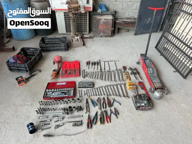 عدة وادوات ورشة ميكانيكا