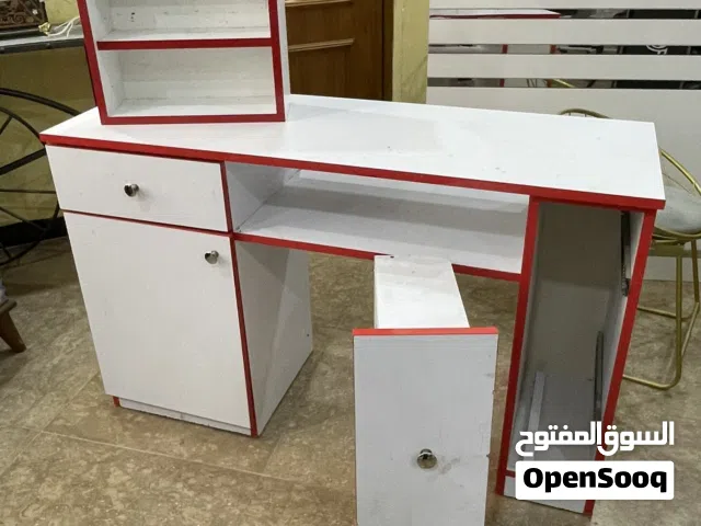 ميز ابيض للبيع