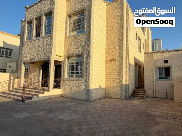 فيلا للبيع في المعبيلة الثامنه قريب كليه الخليج و بالقرب من جميع الخدمات