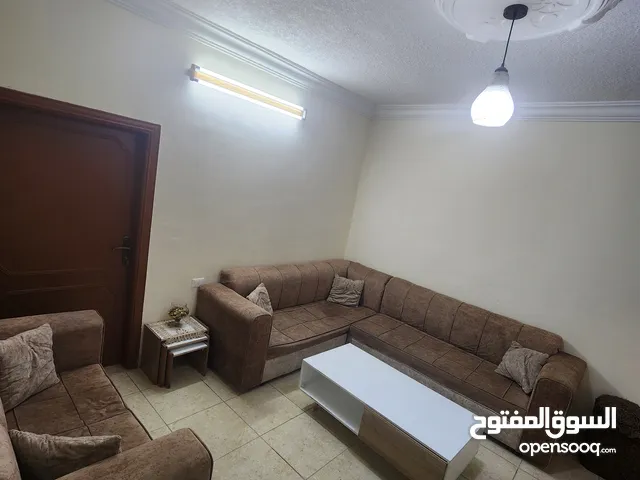 غرفه معيشه بحاله جيده