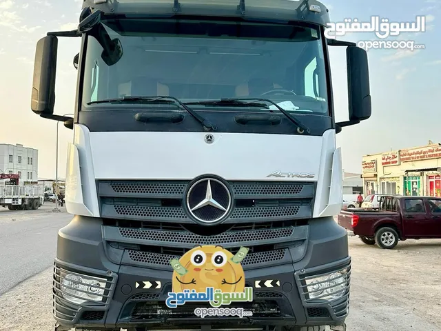 Tractor Unit Mercedes Benz 2021 in Sharjah