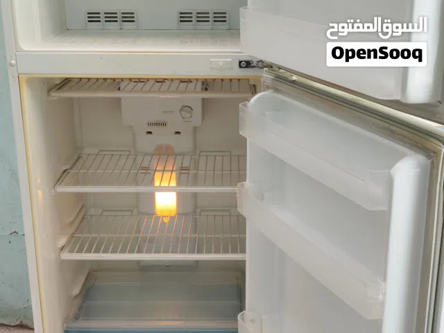 للبيع ثلاجه دايو18 قدم حجم متوسط بحاله جيده استخدام تبريد وتجميد قوي