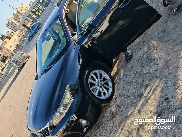 LEXUS-CT200 بحالة الوكالة فل عدا فتحه فحص كامل