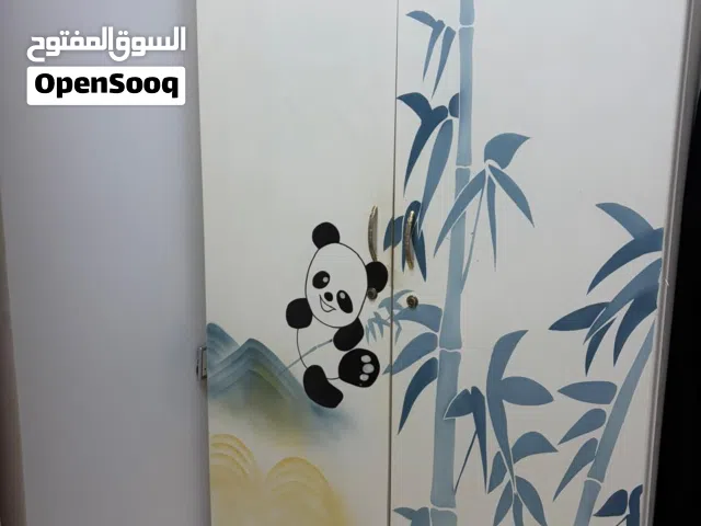 دواليب خشبية بحالة جيدة للبيع + تسريحة غرفة نوم