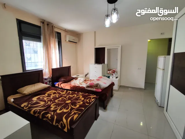 استديو مفروش صغير للإيجار – الطيرة  قرب حديقة الزيتونة