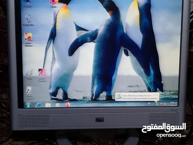 شاشه hp قديمه شوي شغاله بس فيها خطوط في الشاشه خفيفه