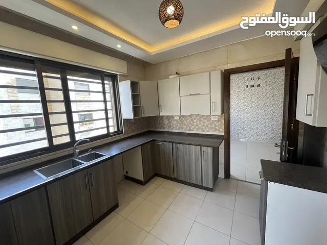 شقة جديده للبيع مميزة بسعر جيد منطقة مرج الحمام