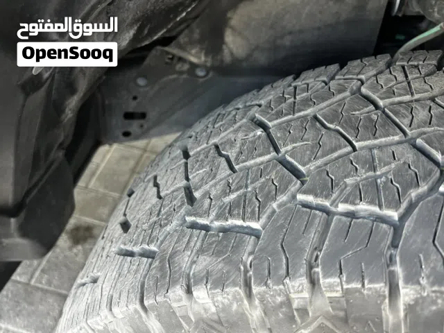 اطارات حجريه شبه جديده fj