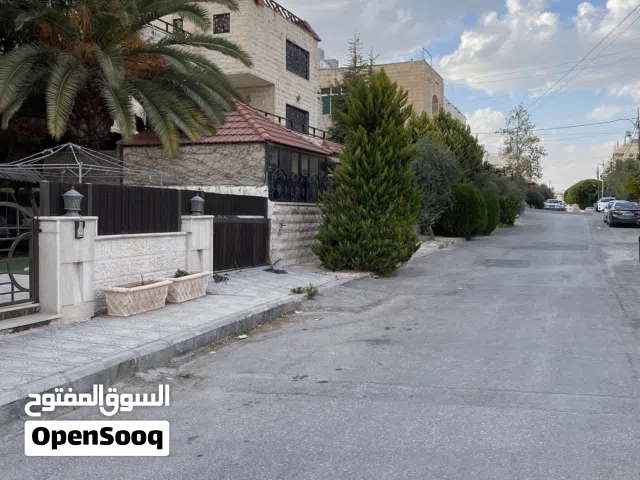 بيت للبيع في اجمل مناطق ضاحية الرشيد الشقة طابق ارضي مميزة جدًا منطقة فلل وقصور