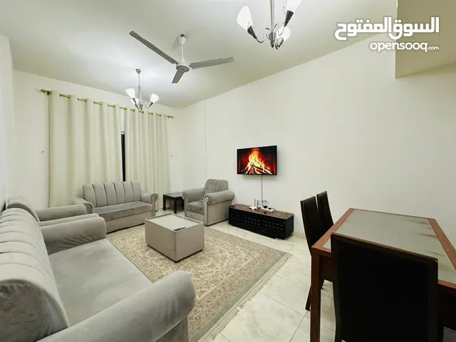 F2 / فرصة ممتازة للايجار في عجمان - غرفة وصالة مفروشة - شهري شامل الفواتير - موقع حيوي وفرش نظيف