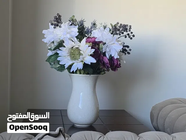 فازة سيراميك ملكية ثقيلة مع تنسيق ورد صناعي نخب أول هولندي