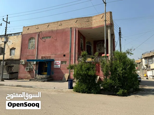 بيت ركن في منطقة الكزيزة في الشارع الوسطي للمنطقة للبيع شارع تجاري وكافة الخدمات متوفرة ماء كهرباء