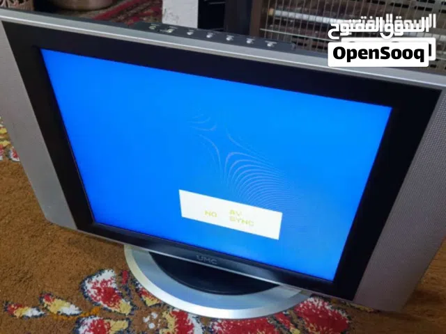 شاشة UMC مقاس 15 بوصة (تلفزيون وشاشة كمبيوتر) بحالة ممتازة وبيها مجال بالسعر
