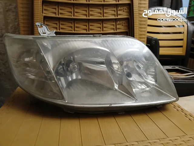 ضوء أمامي يمين كورولا 2005 -2008