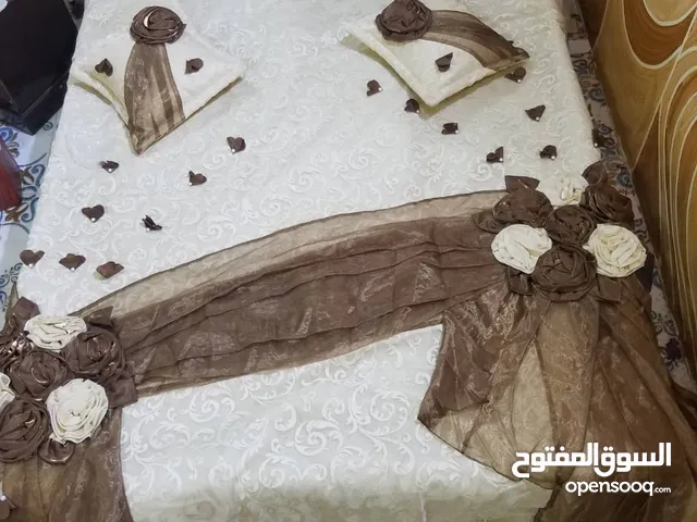 *مفرش عرائسي فاخر نظيف كرت بكرتونه* *صناعه : تركي* *السعر / 150 سعودي نهايه*