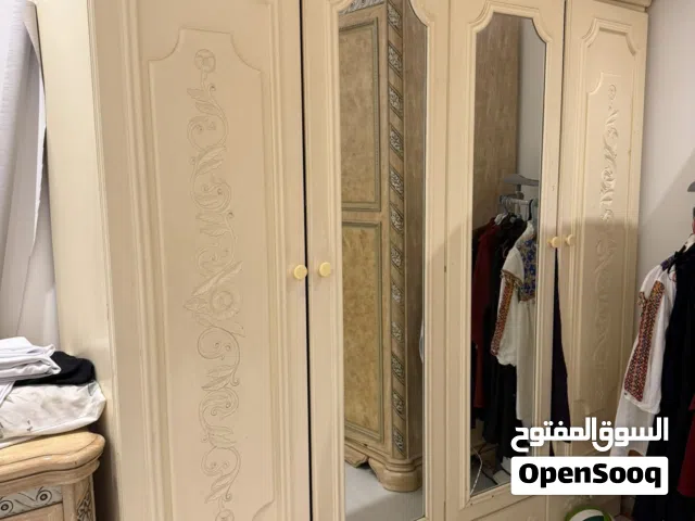 خزانة بحالة جيدة