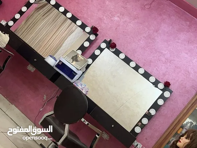 صالون سيدات للبيع العاجل في وسط مادبا مع كامل معداته بداعي السفر