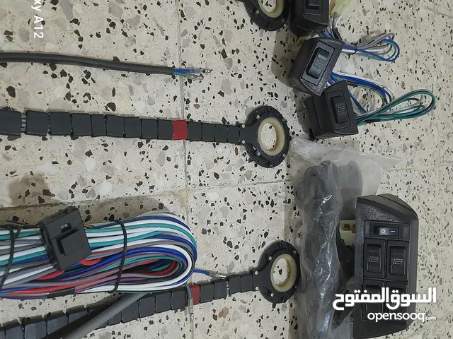 مكائن نوافذ كهربائية تركب لجميع انواع السيارات التي نوافذها يدوية