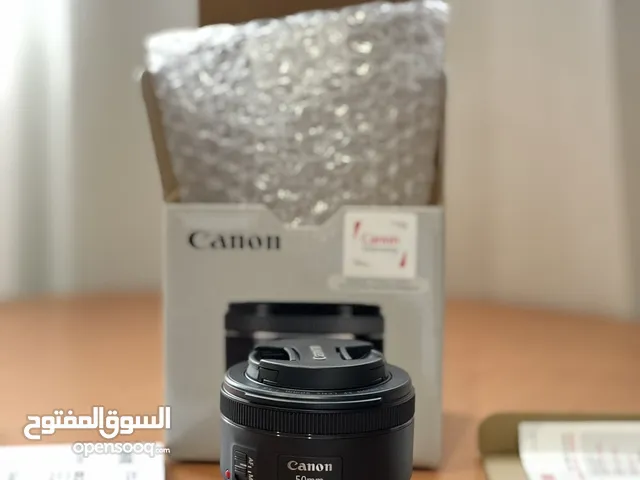 عدسة Canon EF 50mm f/1.8 STM بحالة ممتازة، نظيفة وخالية من الخدوش أو الغبار.