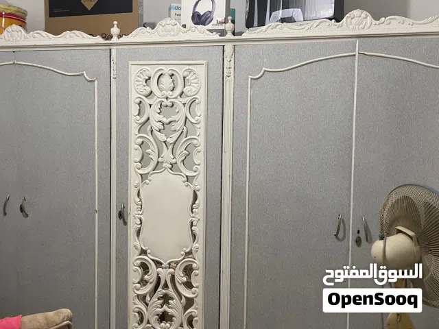 غرفة نوم شبابيك