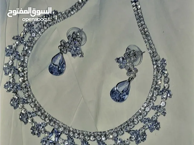 Women Necklace It can be worn with any outfit made of white stones.