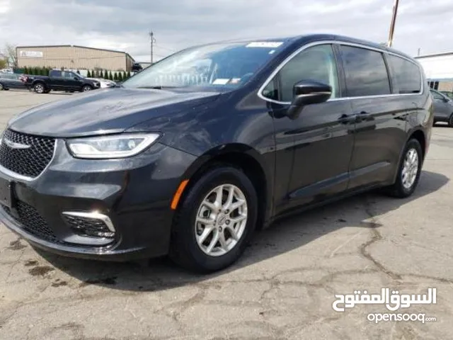 Used Chrysler Pacifica in Babylon