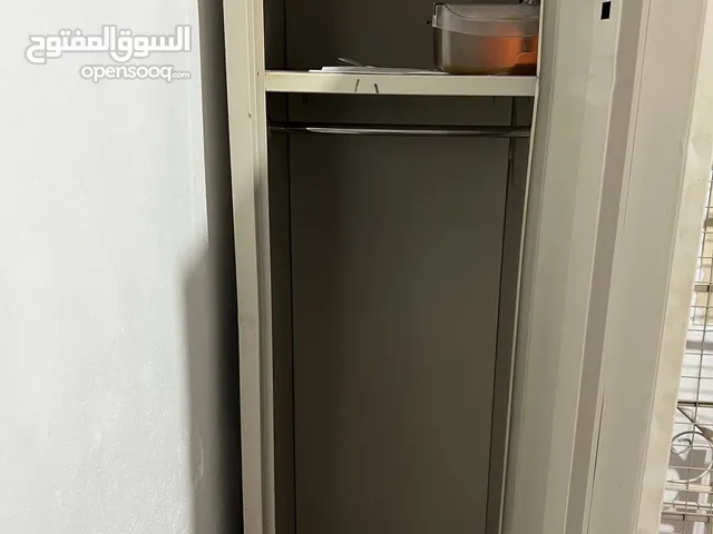 سرير وكبت للبيع حديد