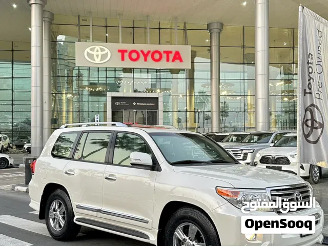 2014 Toyota Land Cruiser VXR 8 cylinder Al Futtaim, pearl white, full option